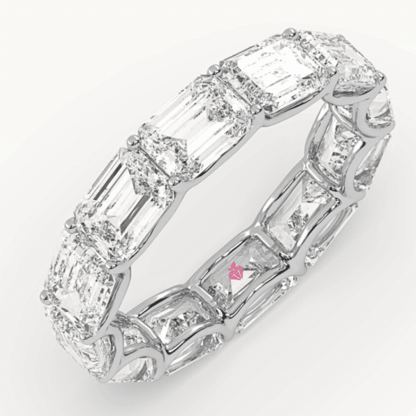 vestuvinis žiedas iš platinos - deimantinė juostelė su stačiakampio formos (emerald cut) deimantais