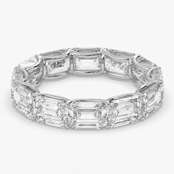 vestuvinis žiedas iš platinos - deimantinė juostelė su stačiakampio formos (emerald cut) deimantais