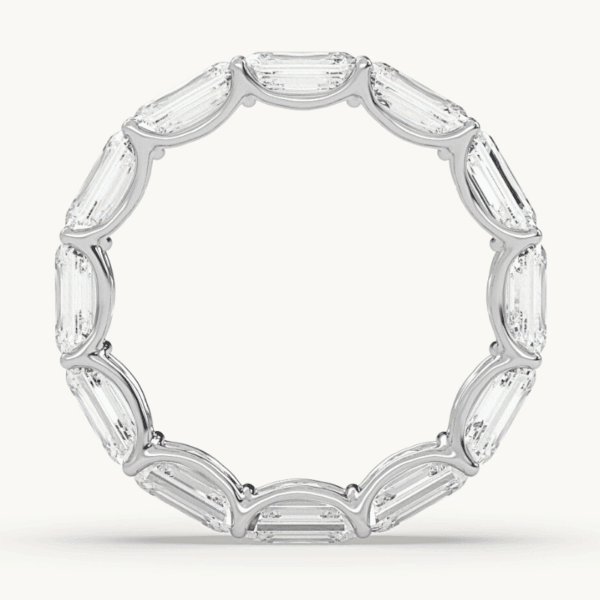 balto aukso vestuvinis žiedas - deimantinė juostelė su stačiakampio formos (emerald cut) deimantais