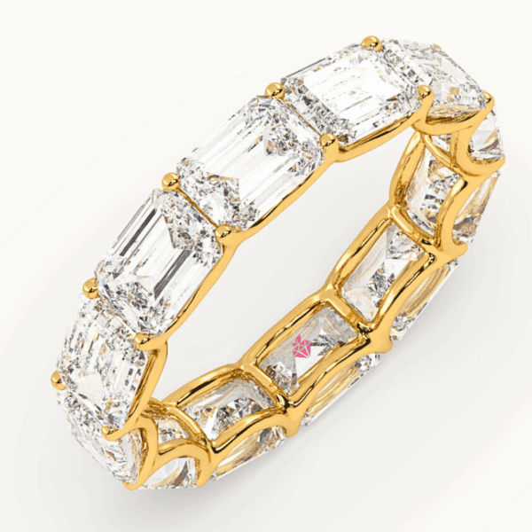 geltono aukso vestuvinis žiedas - deimantinė juostelė su stačiakampio formos (emerald cut) deimantais