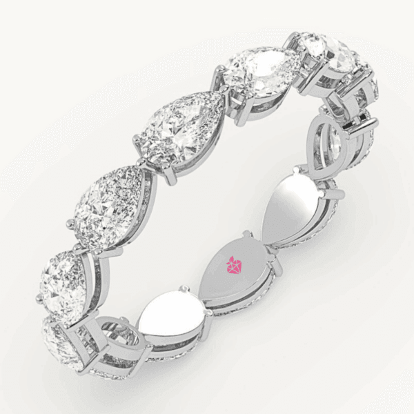 balto aukso vestuvinis žiedas - deimantinė juostelė su lašo formos deimantais