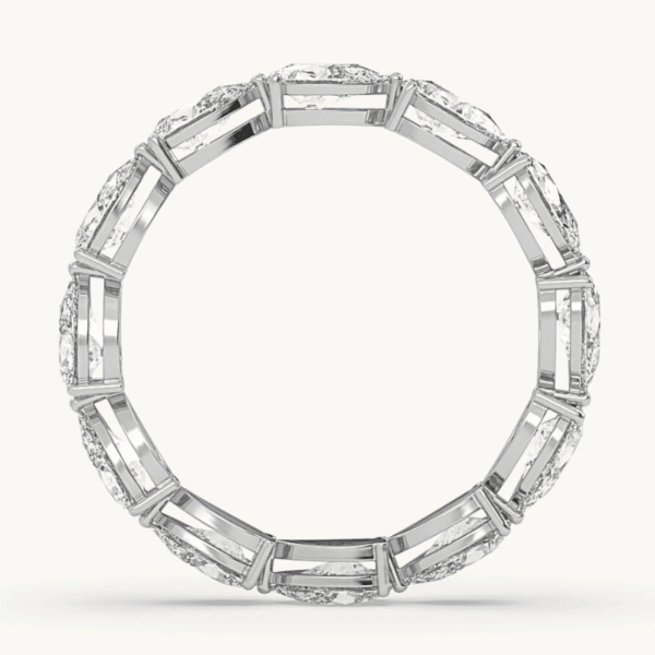 vestuvinis žiedas iš platinos - deimantinė juostelė su lašo formos deimantais