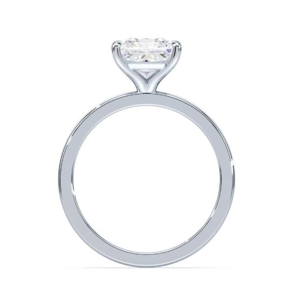 Klasikinis sužadėtuvių žiedas su deimantu iš balto aukso arba platinos - princess cut