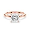 Klasikinis sužadėtuvių žiedas su deimantu iš raudono aukso - princess cut