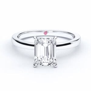 Klasikinis sužadėtuvių žiedas su deimantu iš balto aukso arba platinos - emerald cut