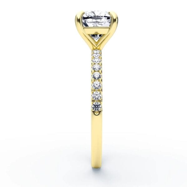 Modernus sužadėtuvių žiedas su deimantu iš geltono aukso - cushion cut