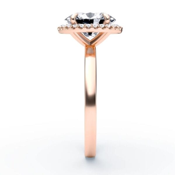 Klasikinis sužadėtuvių žiedas su deimantu ir halo juostele iš raudono aukso - oval cut