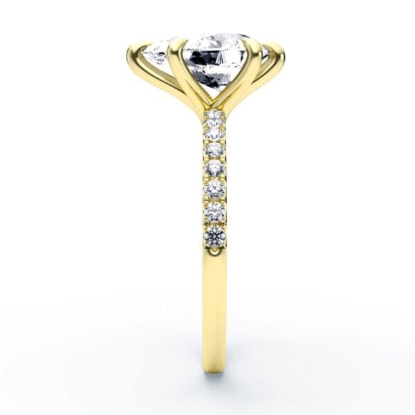 Modernus sužadėtuvių žiedas su deimantais iš geltono aukso - pear cut