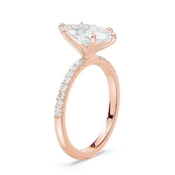 Modernus sužadėtuvių žiedas su deimantu iš raudono aukso - marquise cut