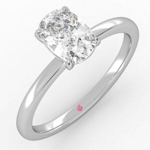 Auksinis žiedas su pagalvėlės formos deimantu - cushion cut